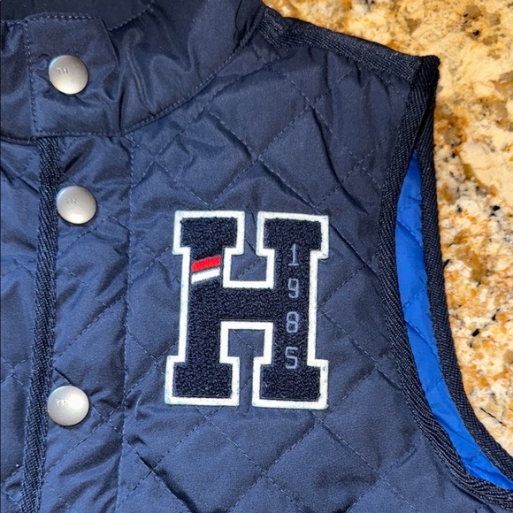 Tommy Hilfiger Vest Navy Blue Quilted Sporty Style and Varsity H Kids Size 8-10 - Picture 6 of 12